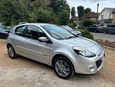 RENAULT CLIO 1.2 DYNAMIQUE TOM TOM SAT NAV DEMO+1 OWNER LOW MILEAGE FULL SERVICE HISTORY BLUETOOTH